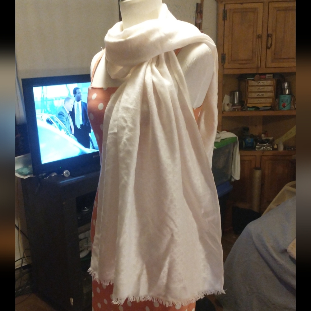 ISO!🙏 Louis Vuitton Monogram Jacquard Weave Ecru Wool Rectangular Fringe Scarf - Picture 6 of 17